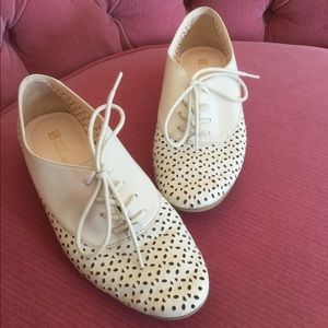 Funky off-white oxfords